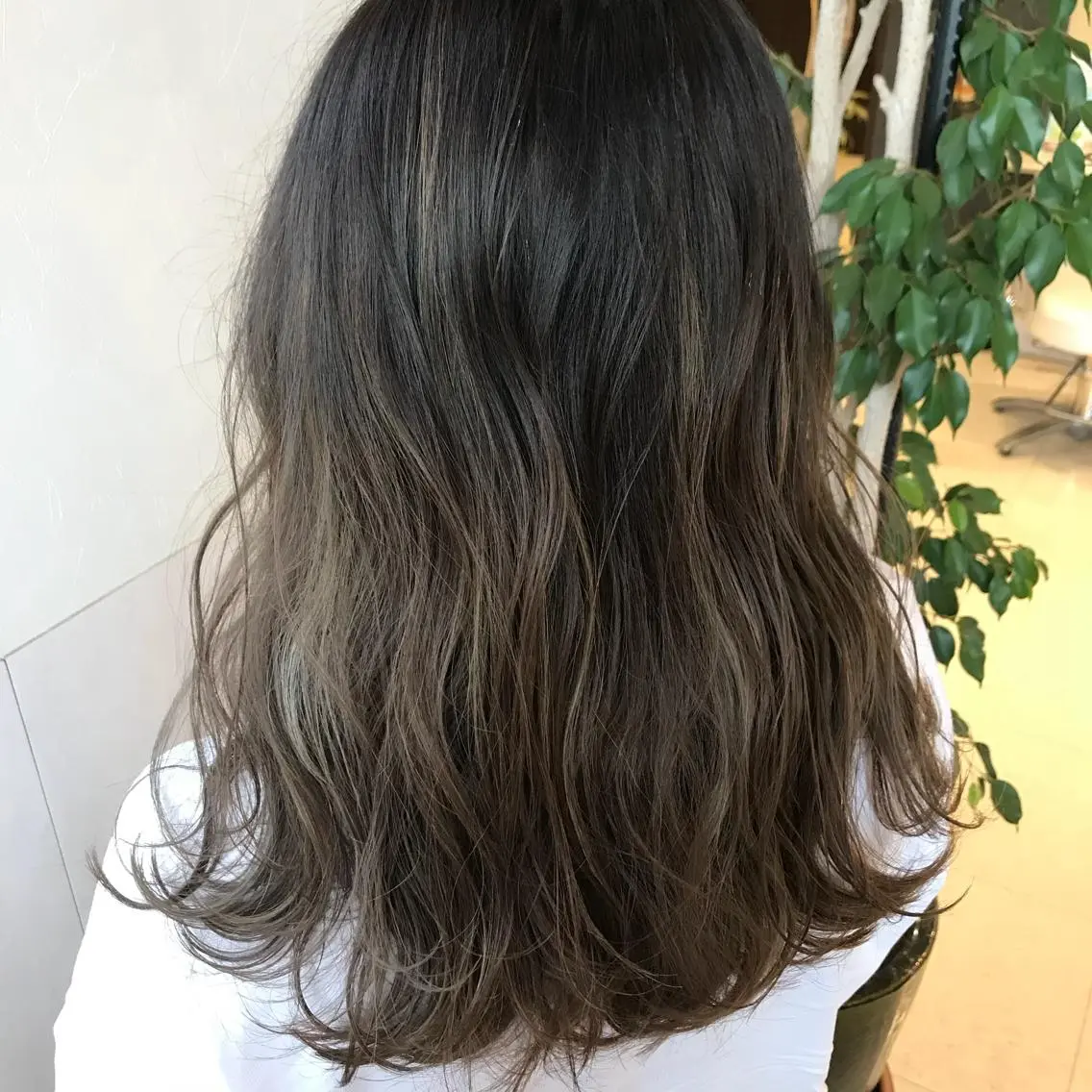 セミロング カラー グレージュ ハイライトカラー ハイライト カット ヘアカラー Oopsレイヤー 加藤澄都のヘアスタイル