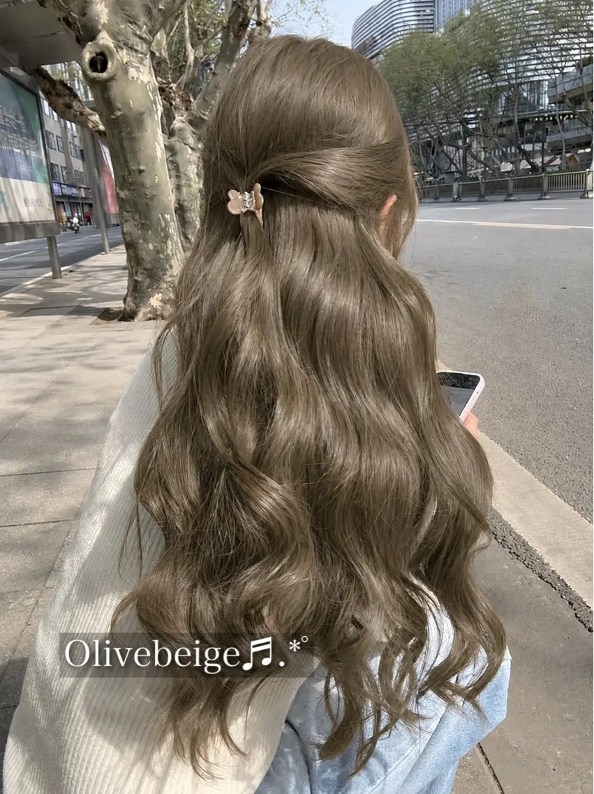 カラー 透明感カラー🫧 EMAのヘアスタイル