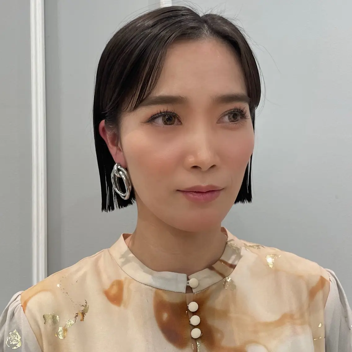 ショート ボブ カット 🩶赤み消しカラー 🐈⬛荻野美思🐾のヘアスタイル