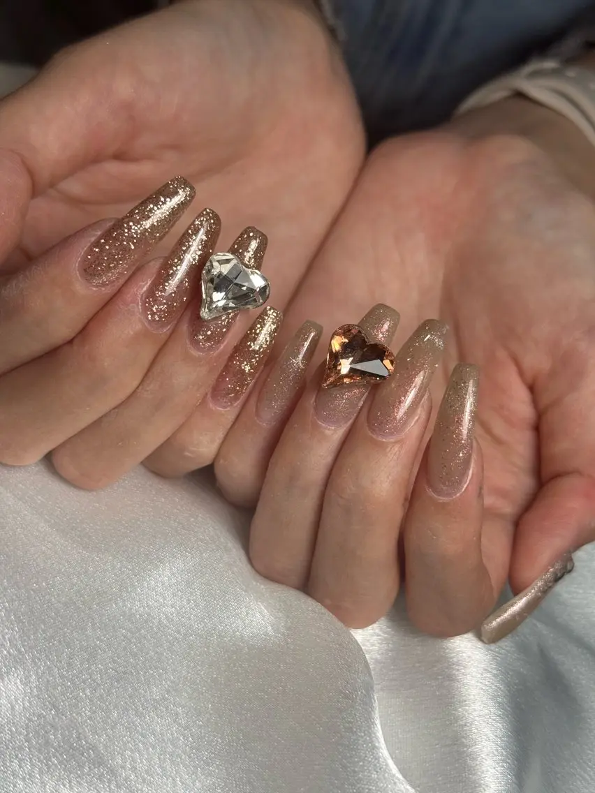 ネイル LAVISH 大和店 emi・:*+のネイルデザイン