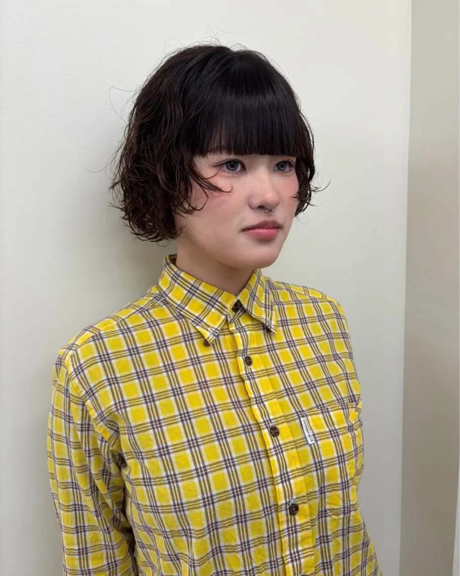ショート パーマ 顔まわりレイヤー 顔周りカット レイヤーカット 栗崎 菜弥のヘアスタイル