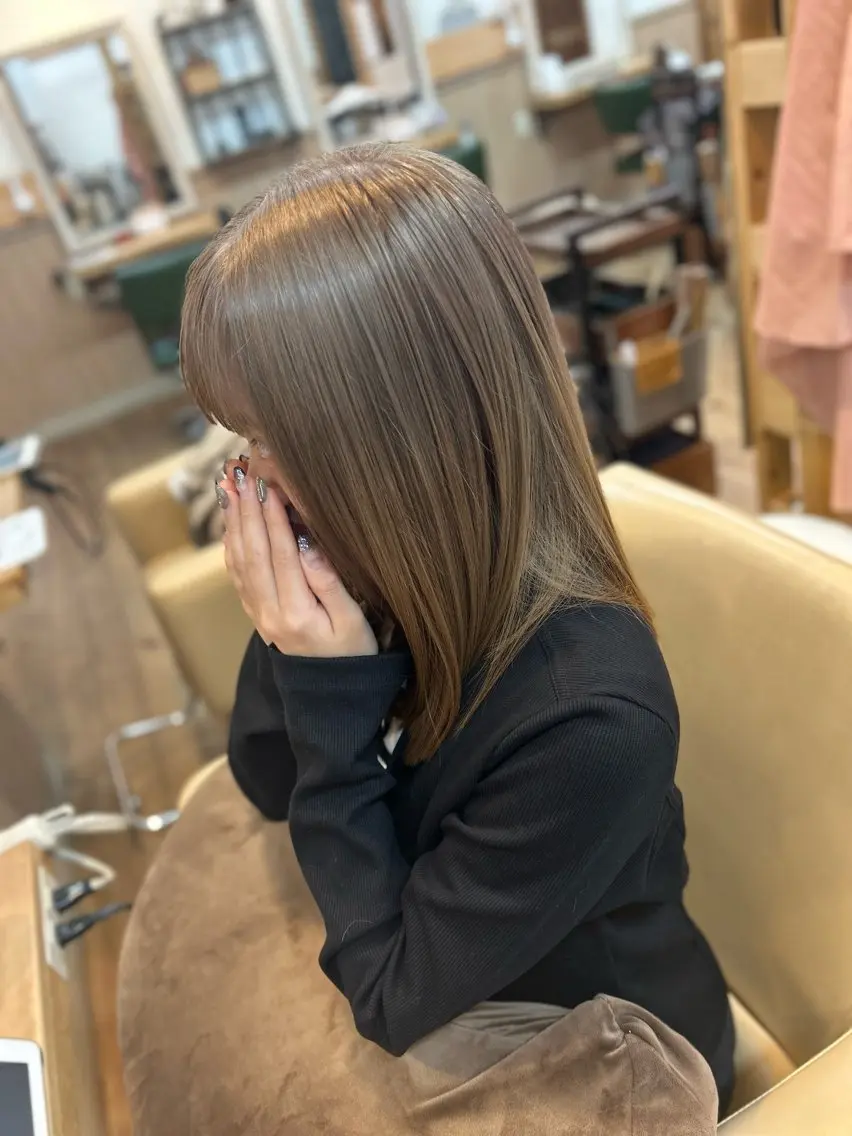 セミロング カラー ベージュカラー ブリーチ ミルクティーベージュ ボブ カット ヘアカラー 林 エリのヘアスタイル
