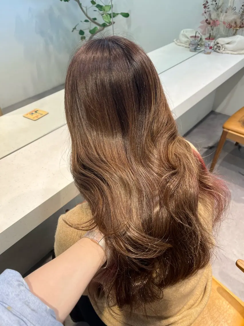 ロング カラー ブラウンカラー イヤリングカラー ayaka♡ 柔らかカラーのヘアスタイル