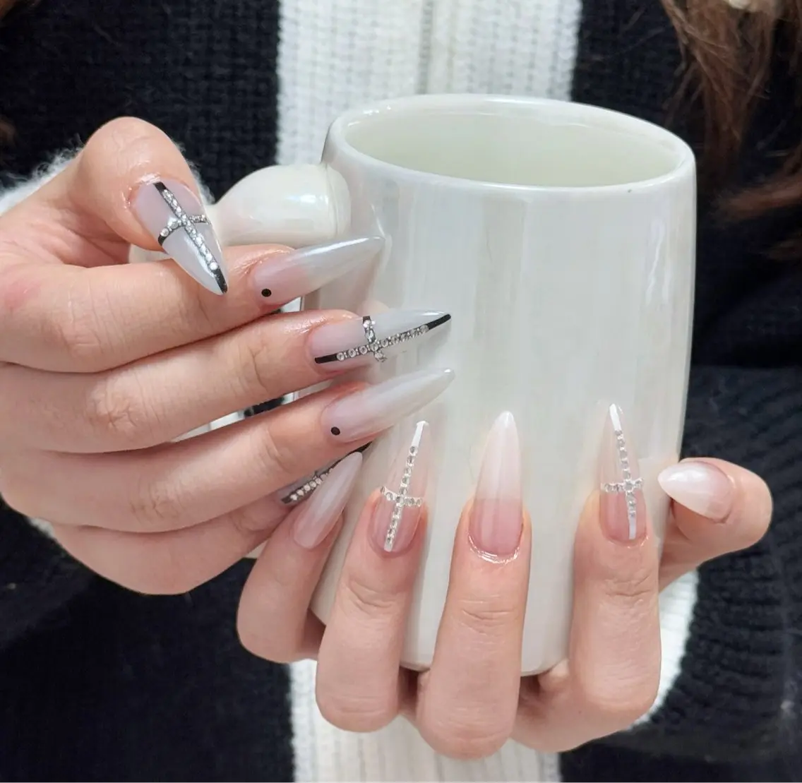 ネイル フレンチネイル グラデーション キラキラネイル 韓国ネイル マグネットネイル ハンドネイル 🎀🎀YooLi Nail Salonのネイルデザイン