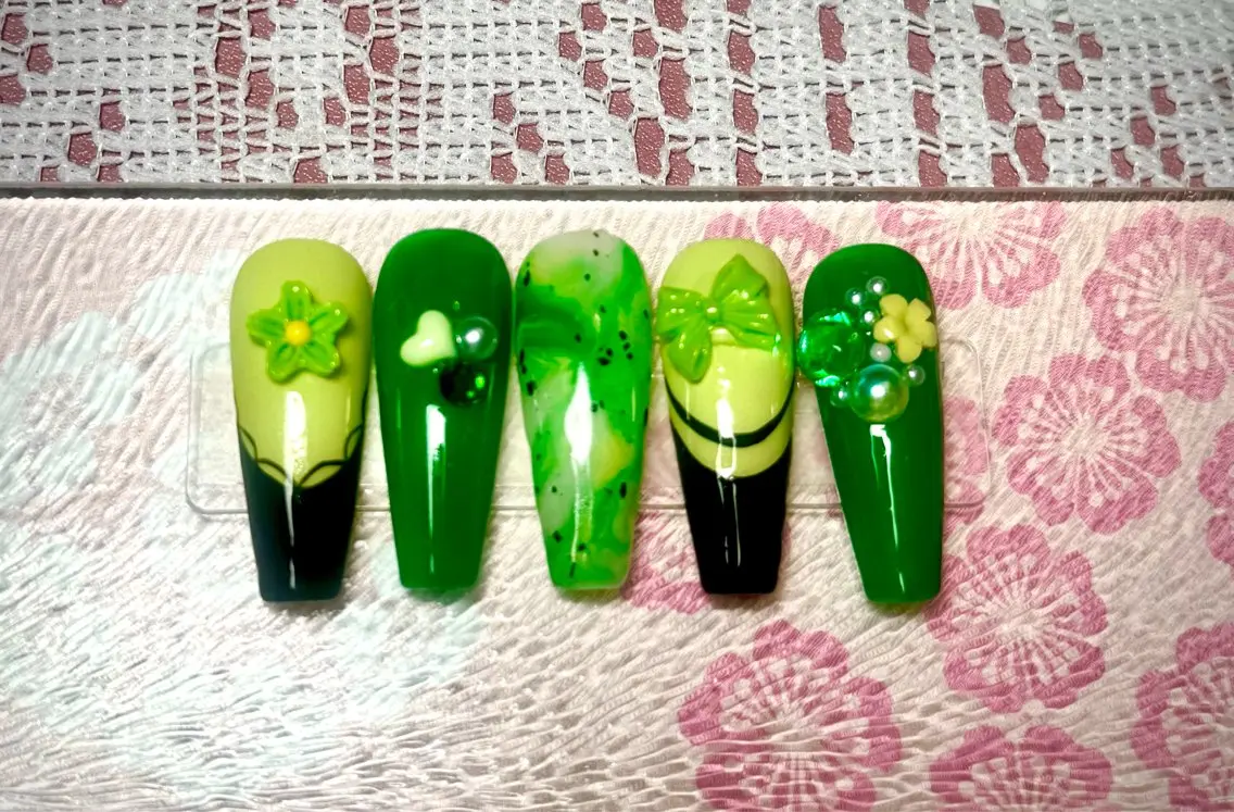 ネイル キラキラネイル ストーンネイル Michan Nailのネイルデザイン