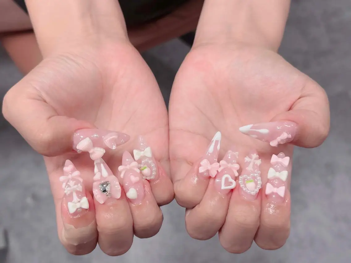 ネイル チークネイル フレンチネイル キラキラネイル 韓国ネイル マグネットネイル ハンドネイル yuuna hbabynailのネイルデザイン