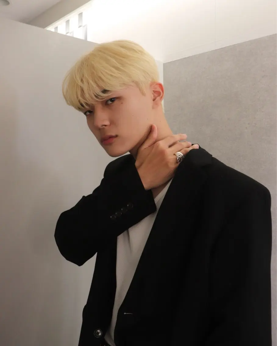 メンズ骨格矯正カット+韓国ハイトーンダブルカラーの写真