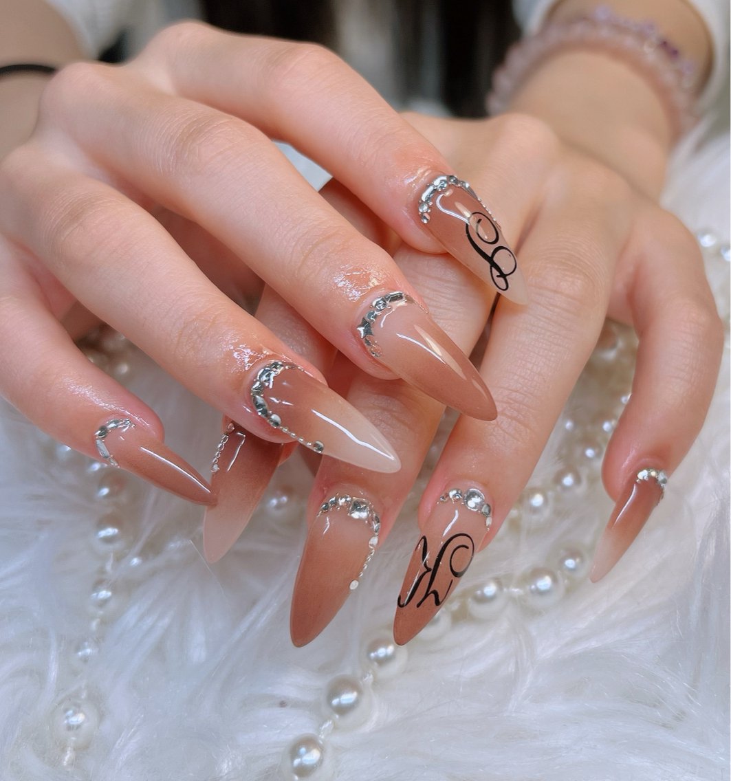 ミディアム ハンドネイル Lee _nailのネイルデザイン