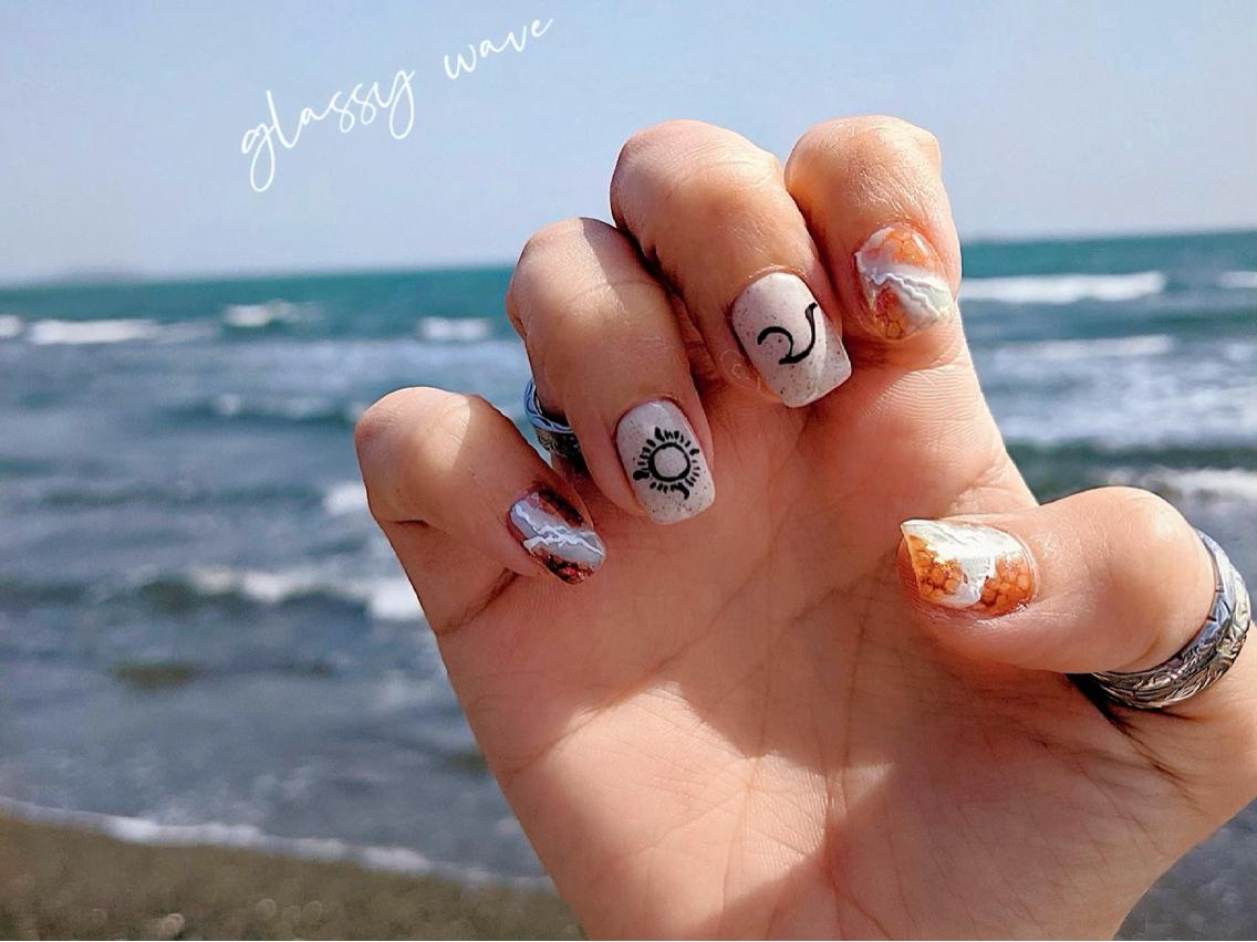 ネイル アートネイル ジェルネイル キラキラネイル 夏ネイル glassy waveのネイルデザイン