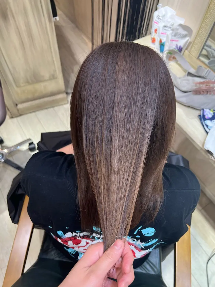 セミロング カラー バレイヤージュ ブリーチ ブリーチなしカラー レイヤーカット たけかわ みずきのヘアスタイル