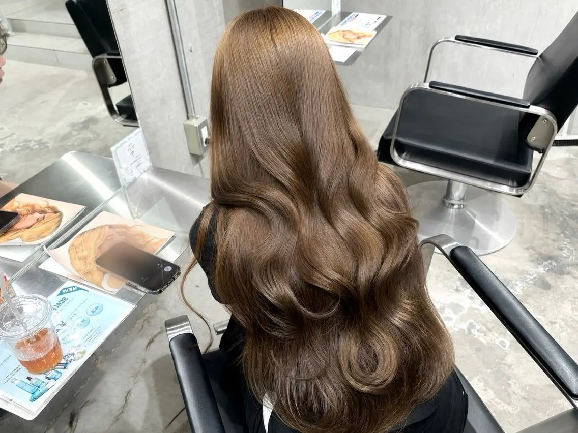 ロング カット ヘアカラー 小玉 唯依のヘアスタイル