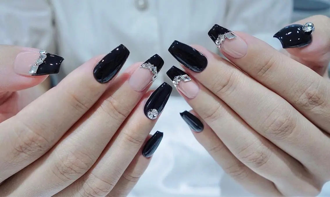 ネイル 長さ出し シンプルネイル ネイルチップ ISA_ BELLAのネイルデザイン