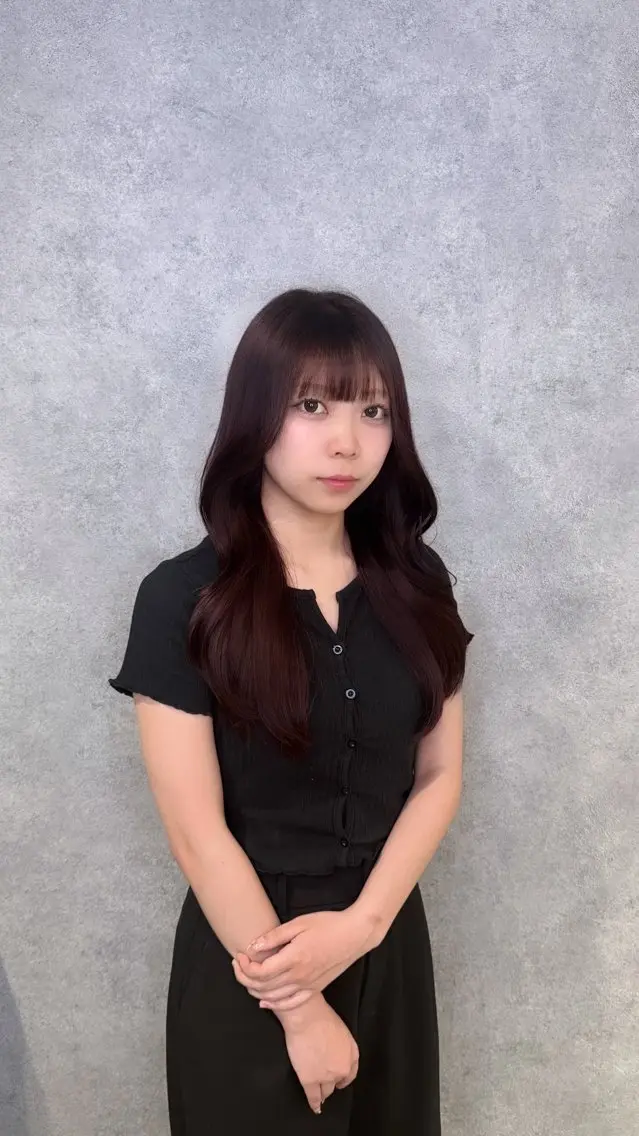 ロング カラー ボルドーカラー ブラウンカラー カシス 透明感カラー ピンクカラー ヘアカラー トリートメント 紅都🫧 透明感水光カラーのヘアスタイル