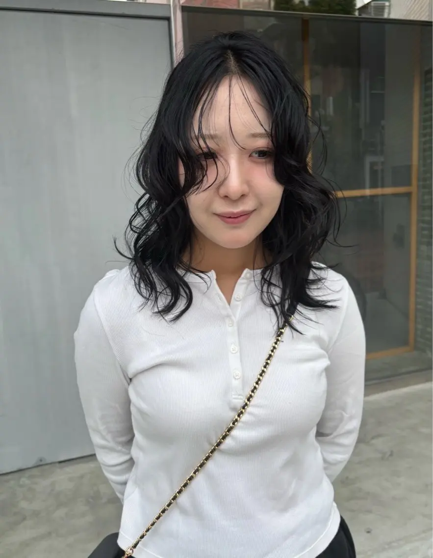 セミロング 顔まわりレイヤー 顔周りカット レイヤーカット カット ヘアカラー トリートメント レイヤー/海外風ヘア /心奈のヘアスタイル