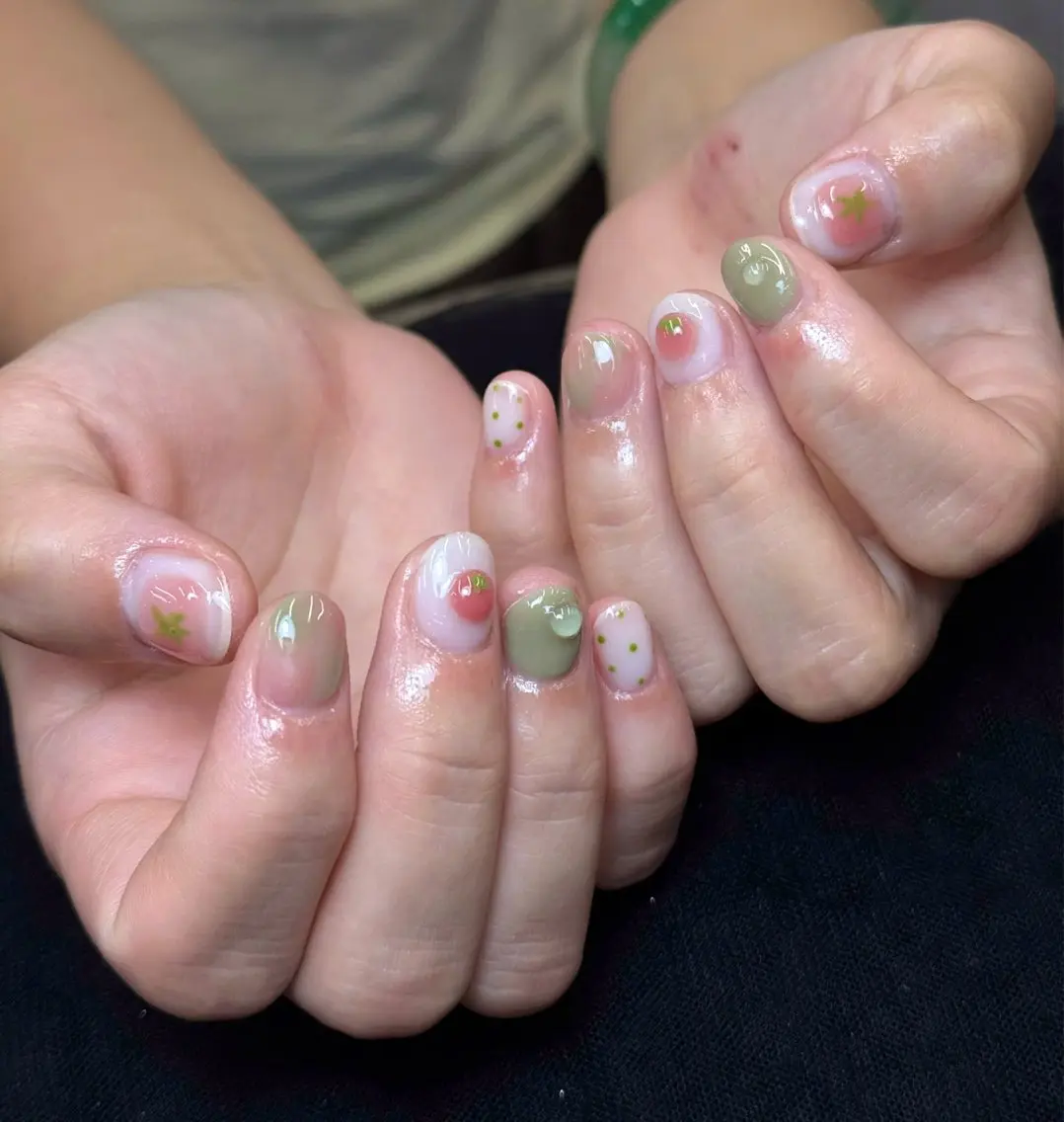 ネイル グリーン 韓国ネイル 持ち込み ショートネイル シンプルネイル Iconic Nailのネイルデザイン