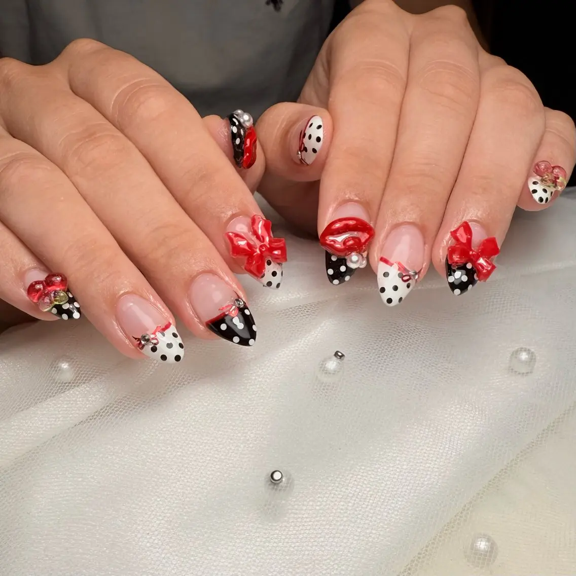 ネイル アートネイル ドット ジェルネイル ガーリー 赤色 ハンドネイル 🌹Belle Nail🌹のネイルデザイン