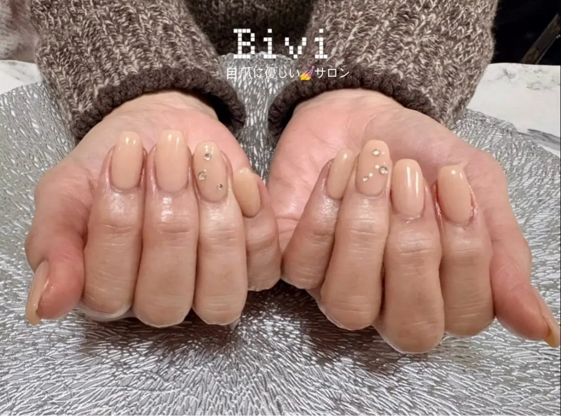 ネイル ラメ(グリッター) 持ち込み シンプルネイル ストーンネイル ワンホンネイル ♡Bivi♡自爪に 優しいネイルサロンのネイルデザイン