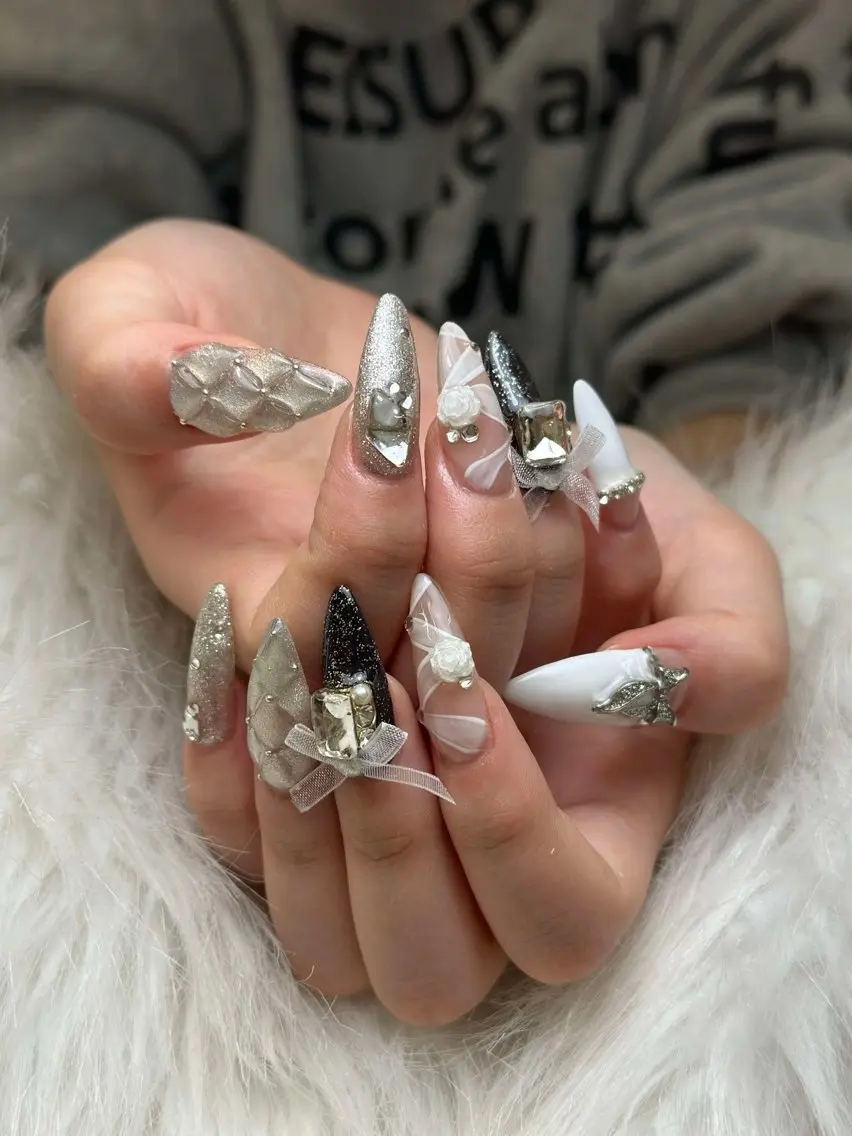 ネイル グラデーション キラキラネイル ワンカラーネイル 冬ネイル Jenn Nail Salonのネイルデザイン
