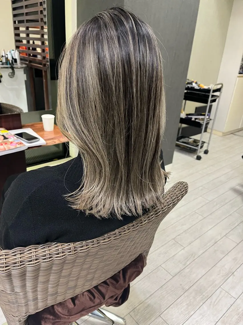 セミロング カラー バレイヤージュ レイヤーカット カット ヘアカラー トリートメント ママ美容師 ＊ヒマワリのヘアスタイル