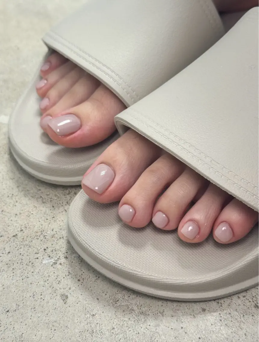 ワンカラー　フットネイル（オフありの場合はプラス500円）の写真