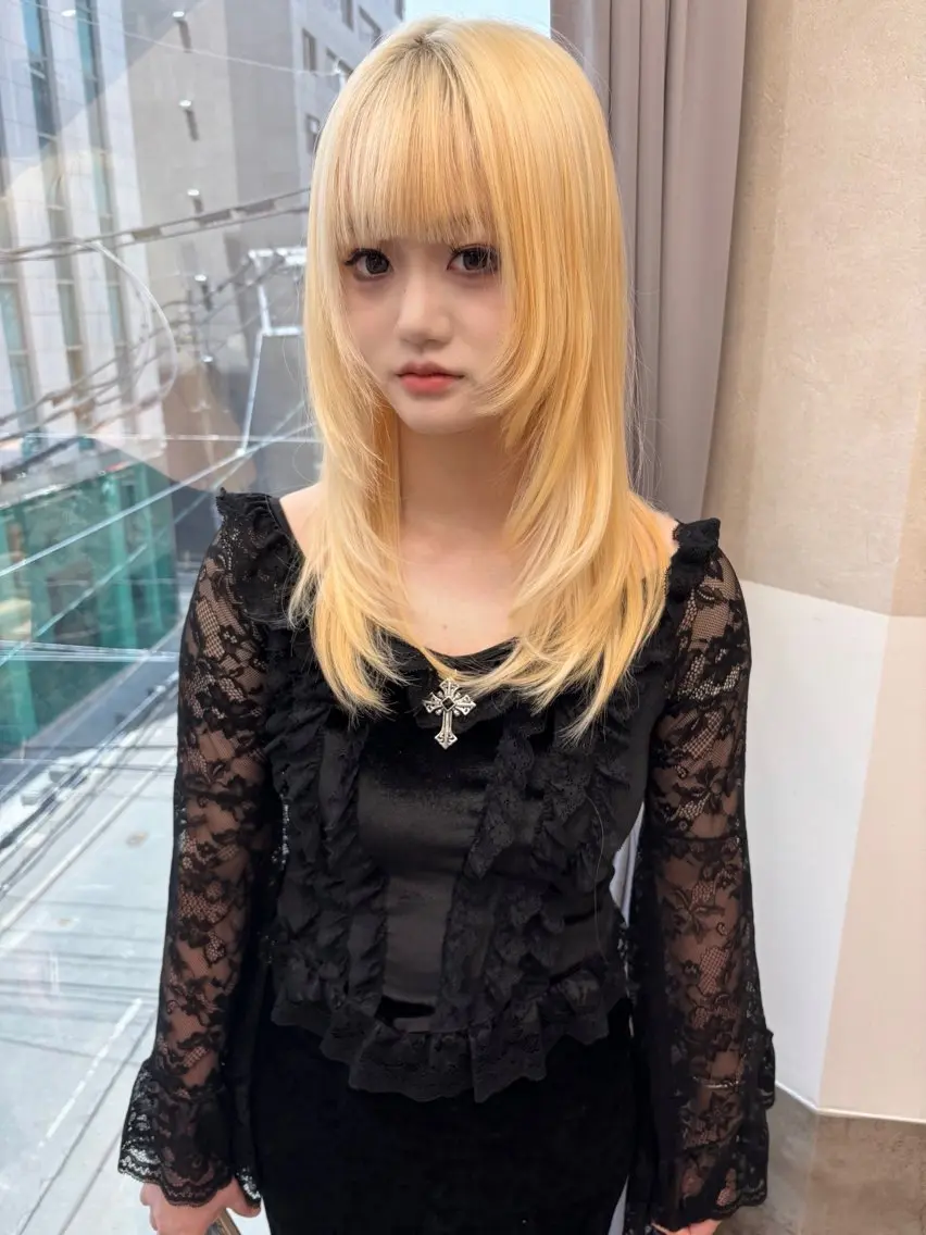 ミディアム カラー ブロンド レイヤーカット カット ヘアカラー トリートメント GiseL 博多筑紫口店のヘアスタイル