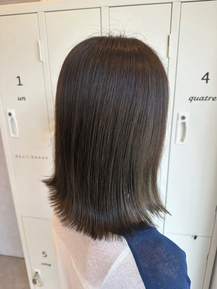 ミディアム desirbeaux 佐藤愛のヘアスタイル