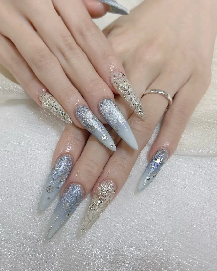 ネイル チークネイル フレンチネイル ハート キラキラネイル 韓国ネイル ハンドネイル Speraネイル 大宮店🎀のネイルデザイン