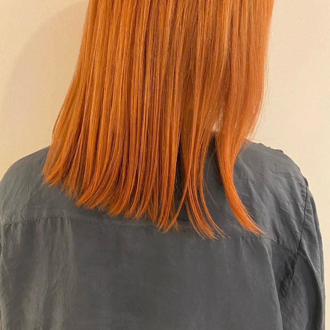ミディアム カラー ヘアアレンジ オレンジ 美髪矯正 韓国レイヤーのヘアスタイル