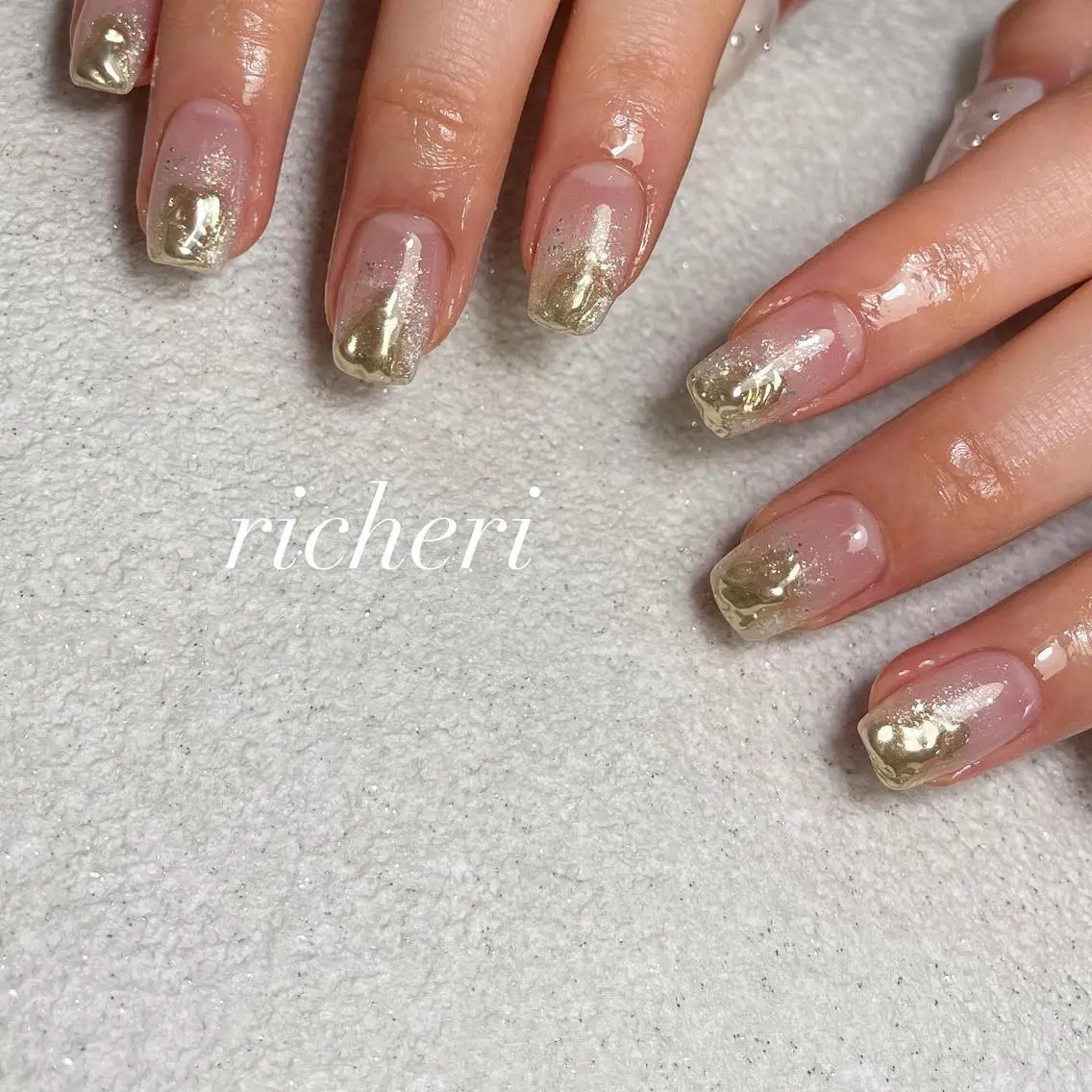 ミディアム ネイル アートネイル ジェルネイル ゴールド キラキラネイル レース richeri beautyのネイルデザイン