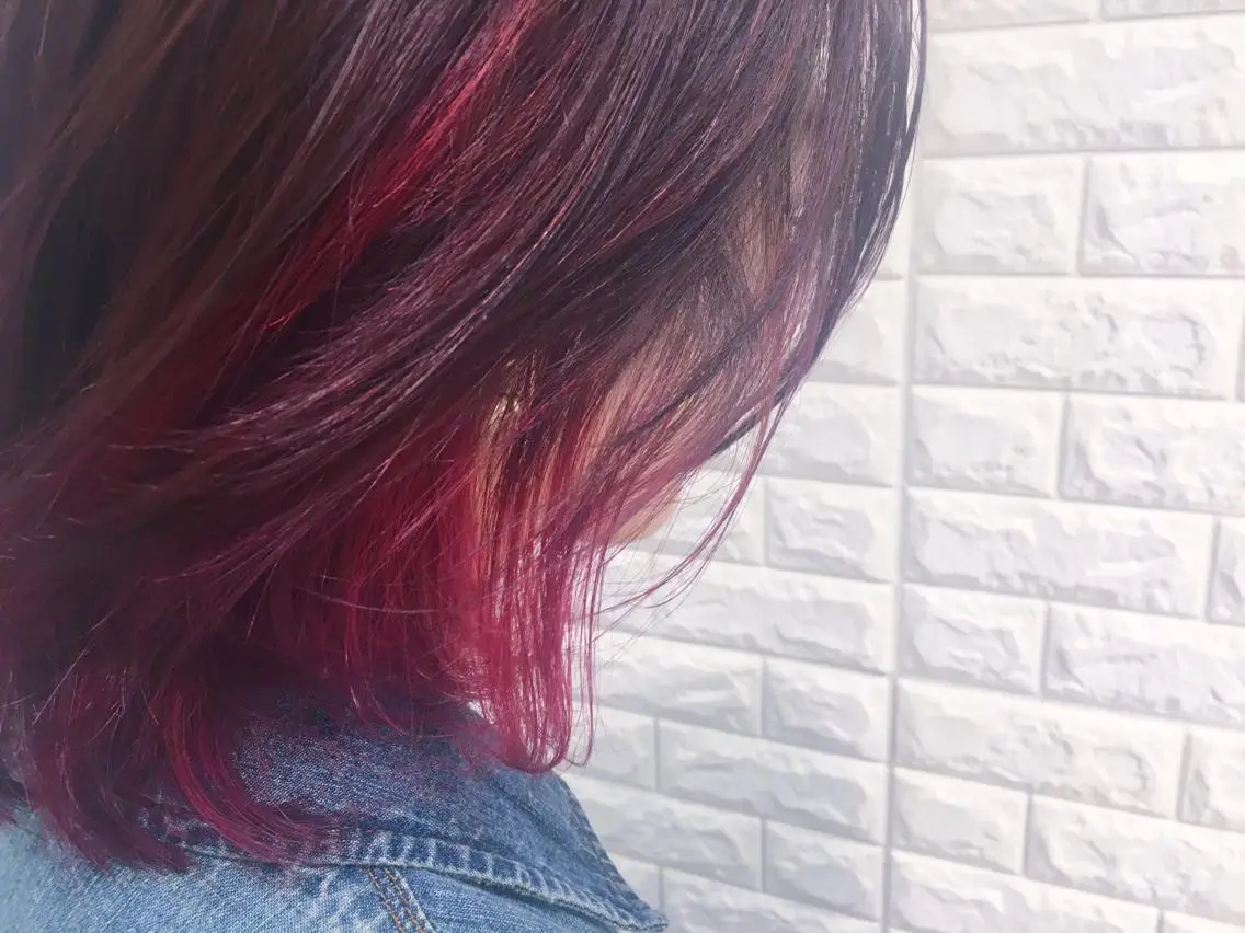 ミディアム カラー グラデーションカラー パープルカラー レッドカラー 髪質改善、エクステ 山口卓哉のヘアスタイル