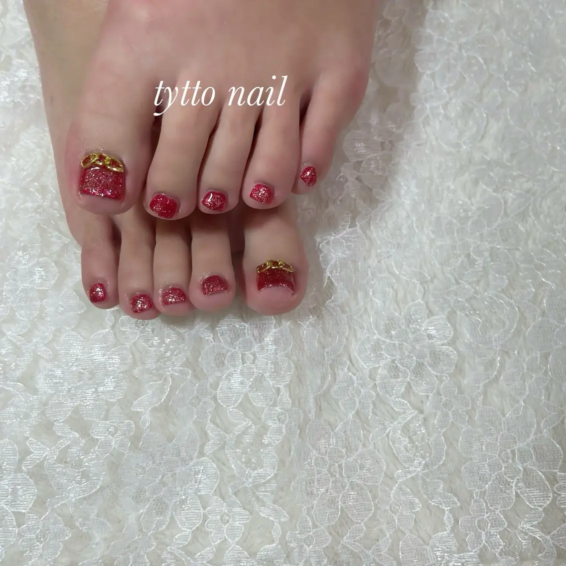 ネイル フットネイル キラキラネイル オフィスネイル ワンカラーネイル 赤色 tytto nail ❤︎eriのネイルデザイン