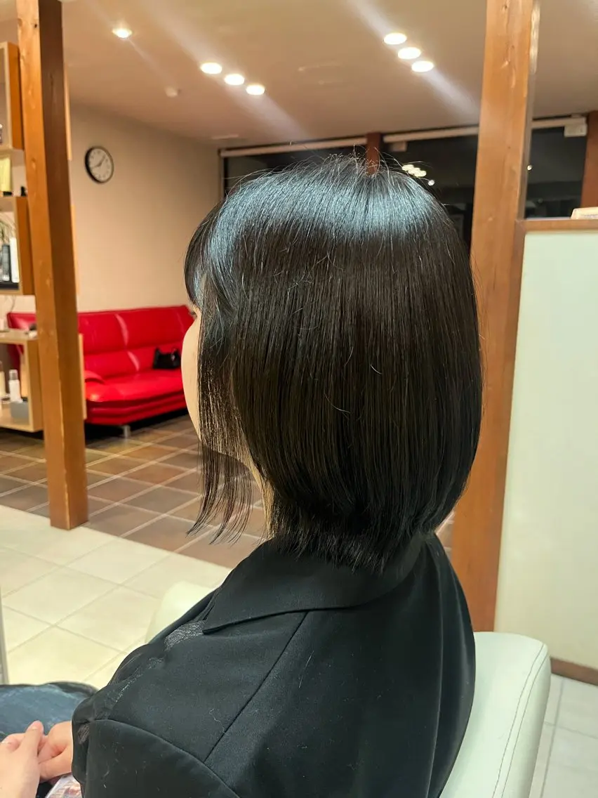カラー 黒髪 グレーブラック 吉田 なづなのヘアスタイル