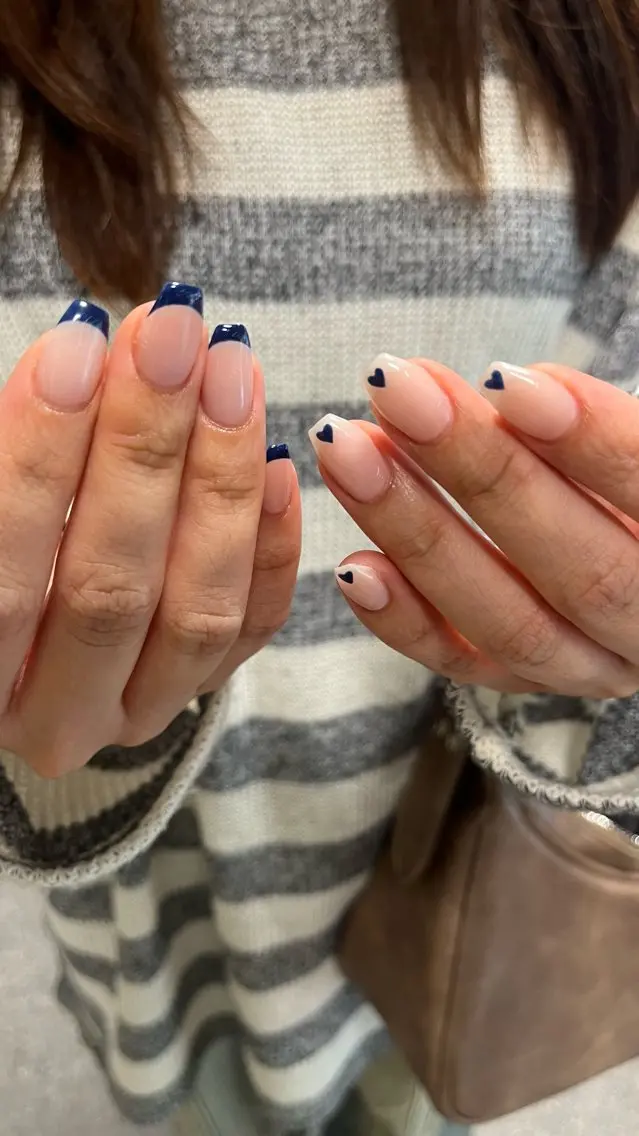 ネイル フレンチネイル ハート ネイビー ハンドネイル 生井 優花のネイルデザイン