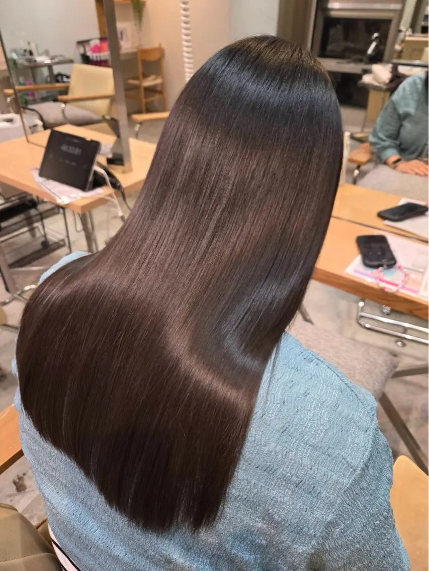 ロング トリートメント Mo eのヘアスタイル