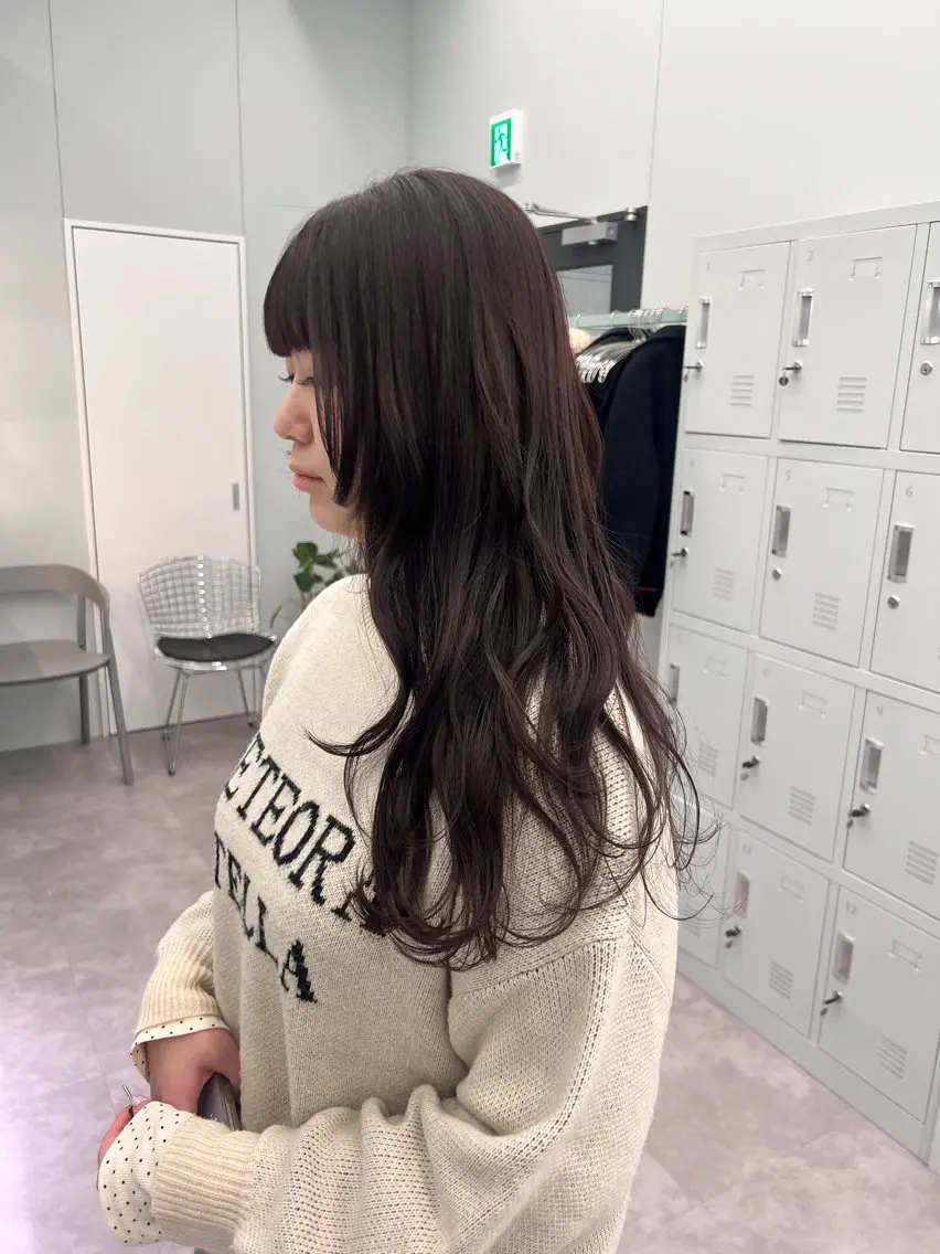 ロング カラー ロングレイヤー ラベンダーカラー レイヤーカット ロング カット ヘアカラー トリートメント 名駅🦢大人艶カラー 🪽カミヤアカネのヘアスタイル