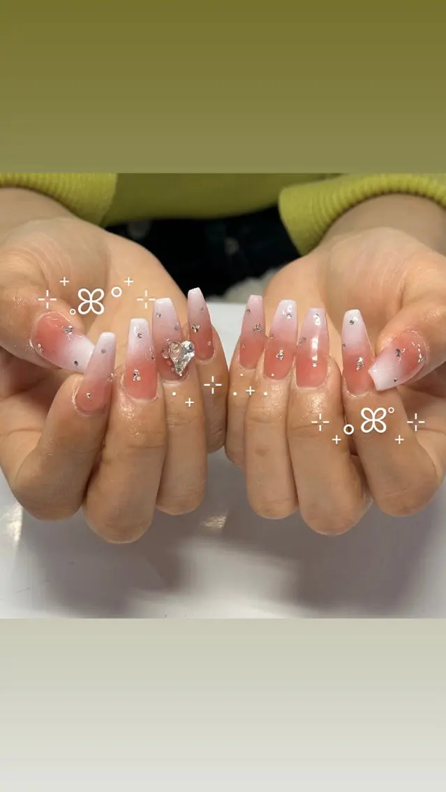 ネイル ストーンネイル WOLTOKYO渋谷 yunaのネイルデザイン