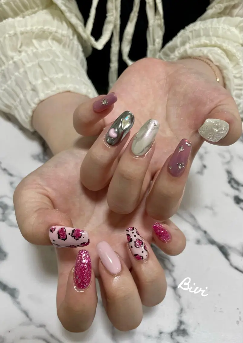 ネイル アートネイル フラッシュネイル ラメ(グリッター) シルバー スクエアネイル ハンドネイル ハンドケア ♡Bivi♡自爪に 優しいネイルサロンのネイルデザイン