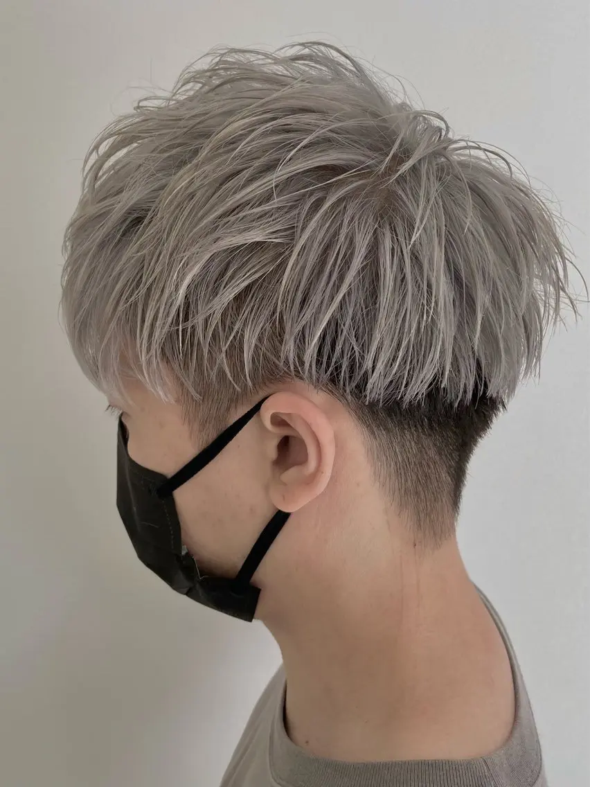 ショート カラー メンズ メンズインナーカラー ブルーカラー 透明感カラー デザインカラー イヤリングカラー カット ヘアカラー トリートメント 佐々木 達也のヘアスタイル