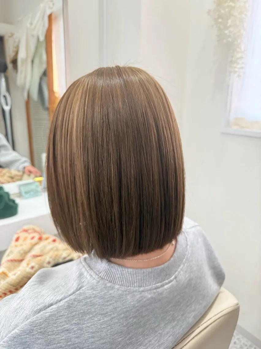 ミディアム カット トリートメント LOMARLIE/ NATUMIのヘアスタイル
