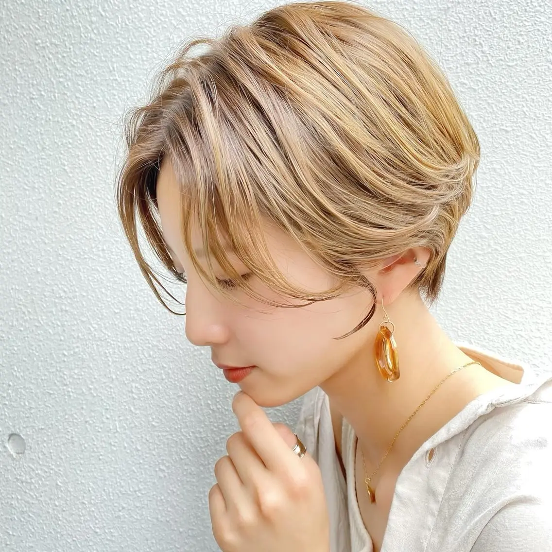 ショート カラー ブリーチ ケアブリーチ ダブルカラー ハイライトカラー イルミナカラー 中北篤志 ショートボブのヘアスタイル