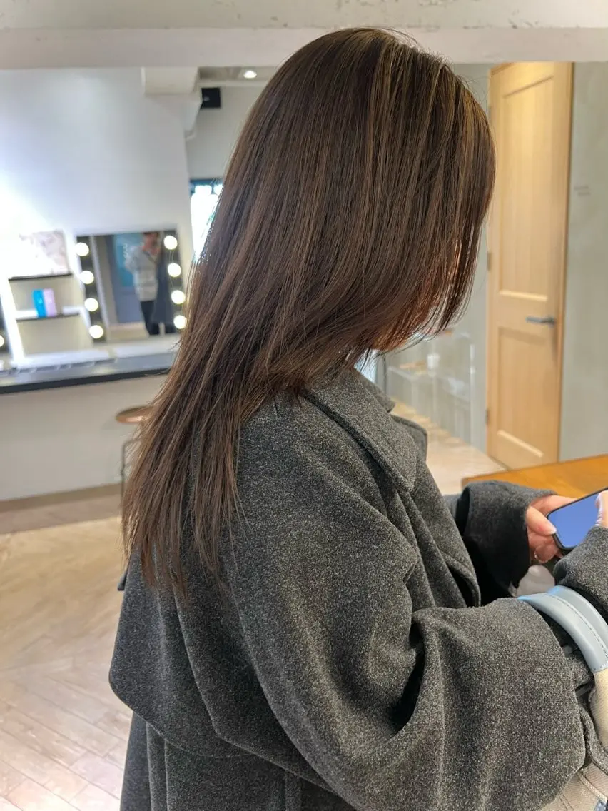 セミロング カラー イルミナカラー オレンジ カット ヘアカラー トリートメント 似合わせレイヤー ＆縮毛矯正のヘアスタイル