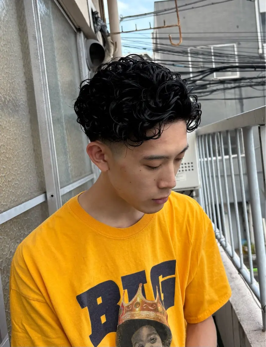 ショート メンズ フェードカット メンズパーマ スキンフェード パーマ 中目黒メンズカット 佐藤京介のヘアスタイル