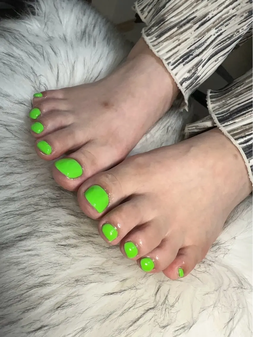 ネイル フットネイル ワンカラーネイル フットネイル Nailsalon Wolverineのネイルデザイン