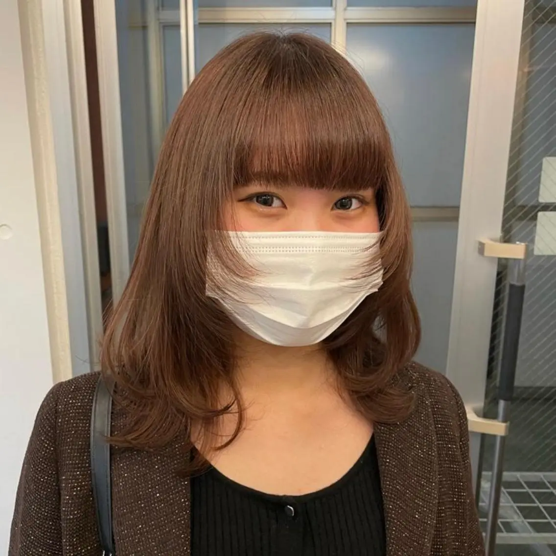 ミディアム カラー ヘアアレンジ 顔まわりレイヤー 顔周りカット レイヤーカット センターパート／マッ シュ／パーマ　あさみのヘアスタイル