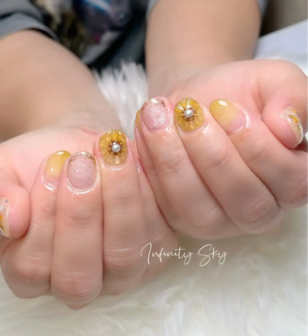 ネイル 夏ネイル 黄色 infinity skyのネイルデザイン