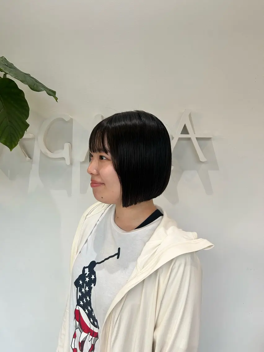 ショート 切りっぱなしボブ ボブ mei/ オリーブ/縮毛矯正のヘアスタイル