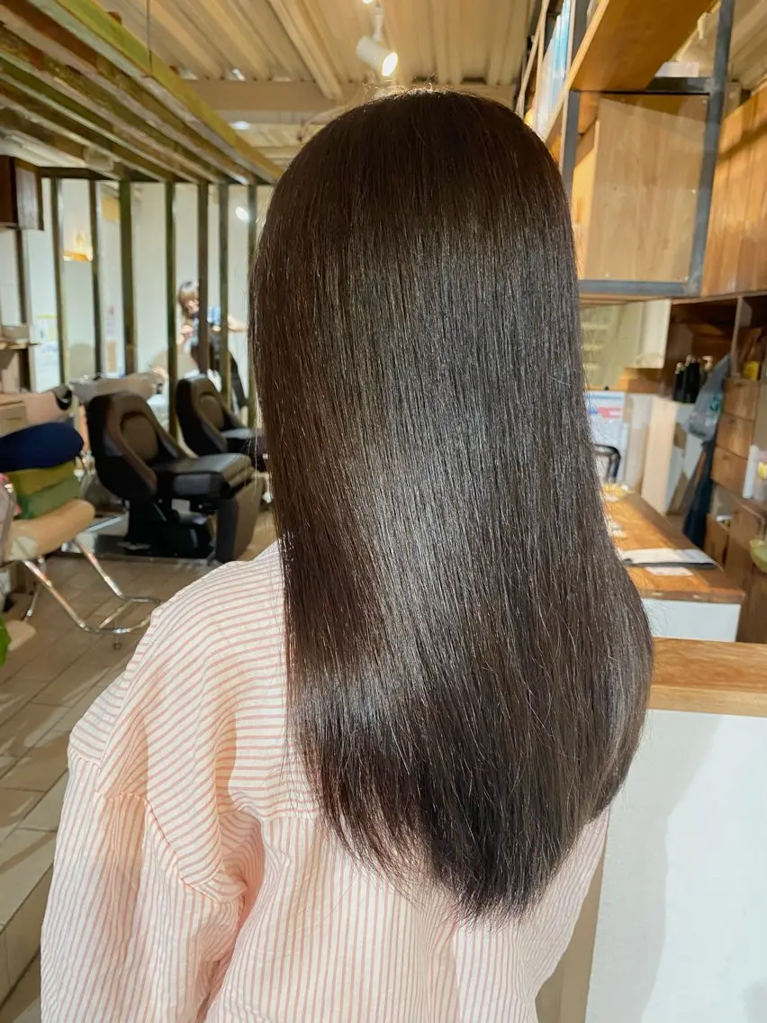 ロング トリートメント 白上 愛佳のヘアスタイル