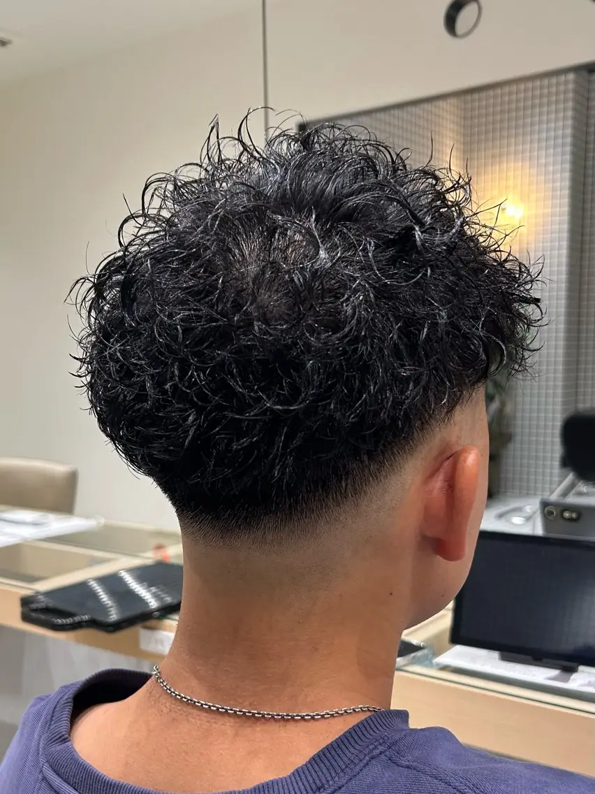 パーマ メンズ フェードカット メンズパーマ スキンフェード メンズツイストパーマ ツイストパーマ 🐲ツイスパ🐲 フェード/龍のヘアスタイル