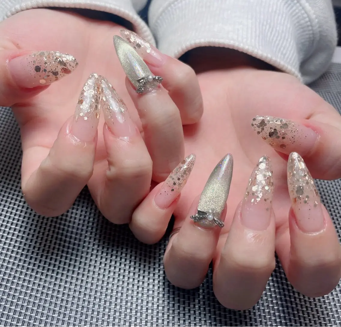 ネイル チークネイル 長さ出し フレンチネイル グラデーション キラキラネイル 中野駅から2分 MEO NAILのネイルデザイン
