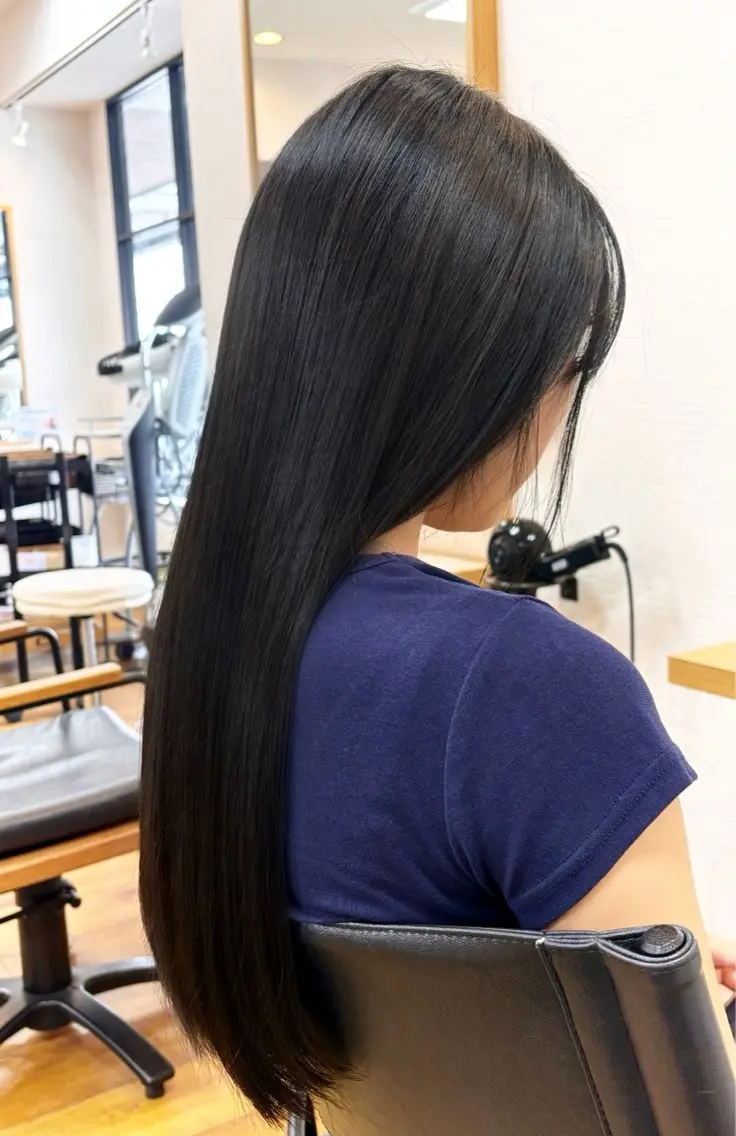 カラー 黒髪 ブルーカラー ブルーブラック MOLLA モ モ カ︎☺︎のヘアスタイル